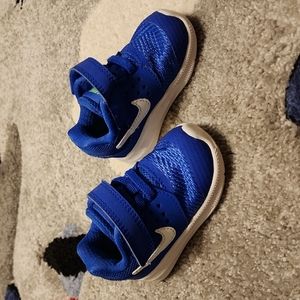 NIKE Downshifter 7 size 3C